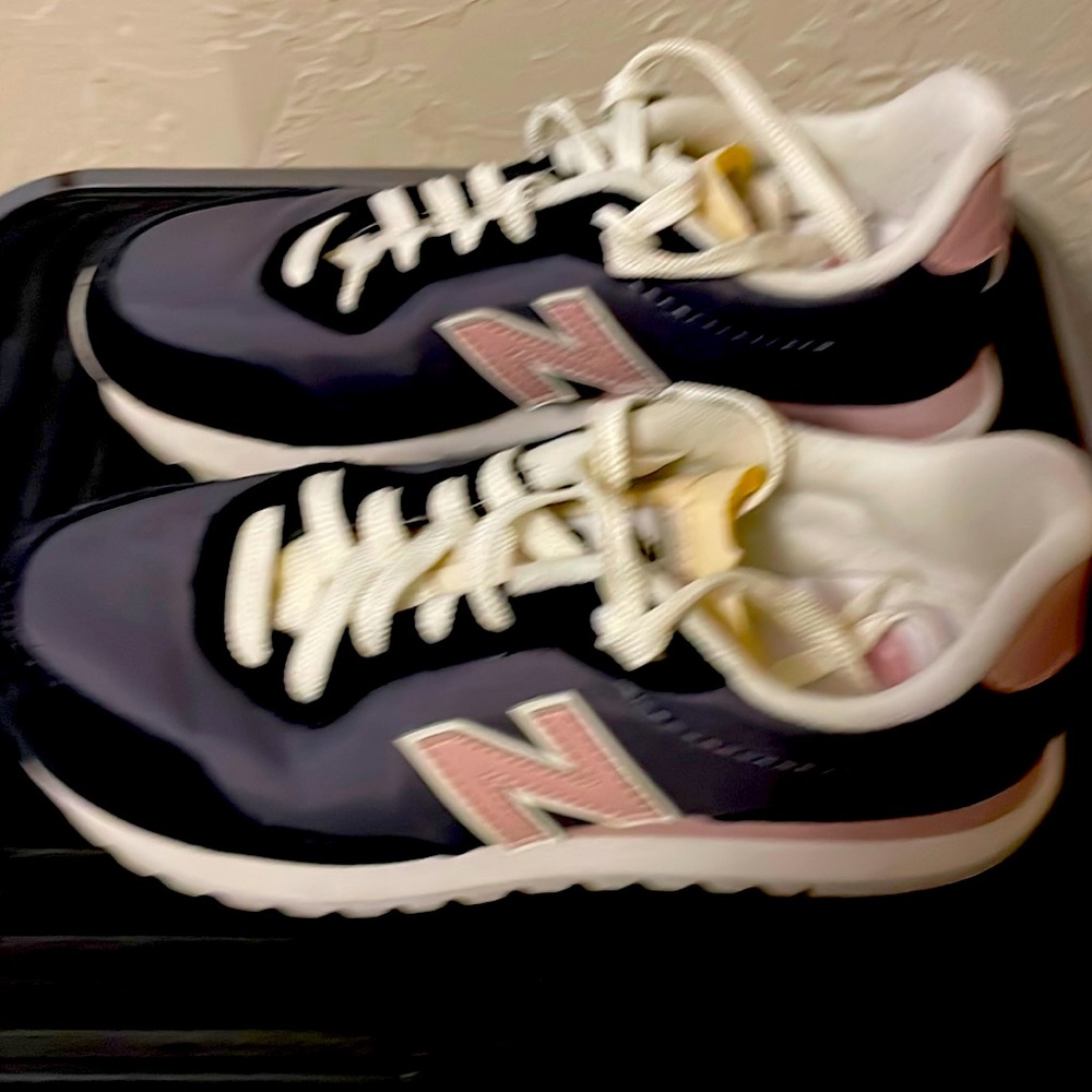 Like new New Balance tennis shoes